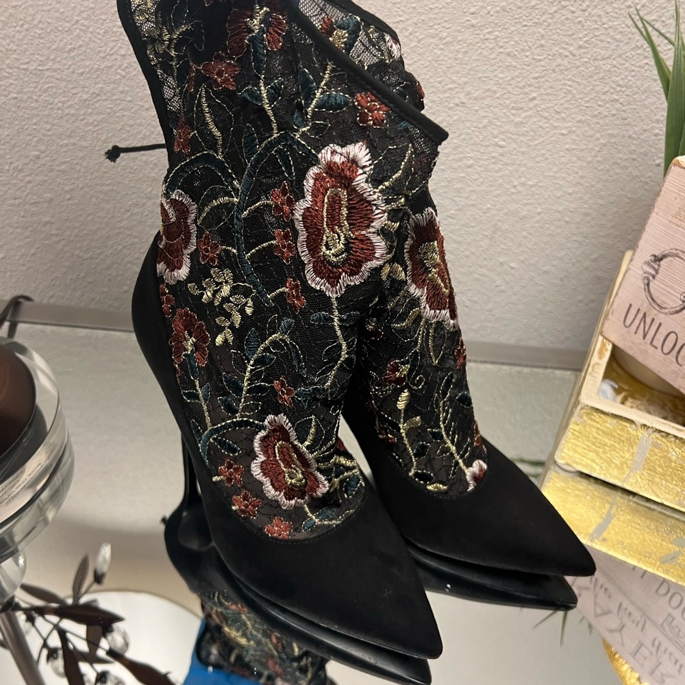 ZARA - BLACK SUEDE Shoe / Boot / Converts to ankle Floral & Lace